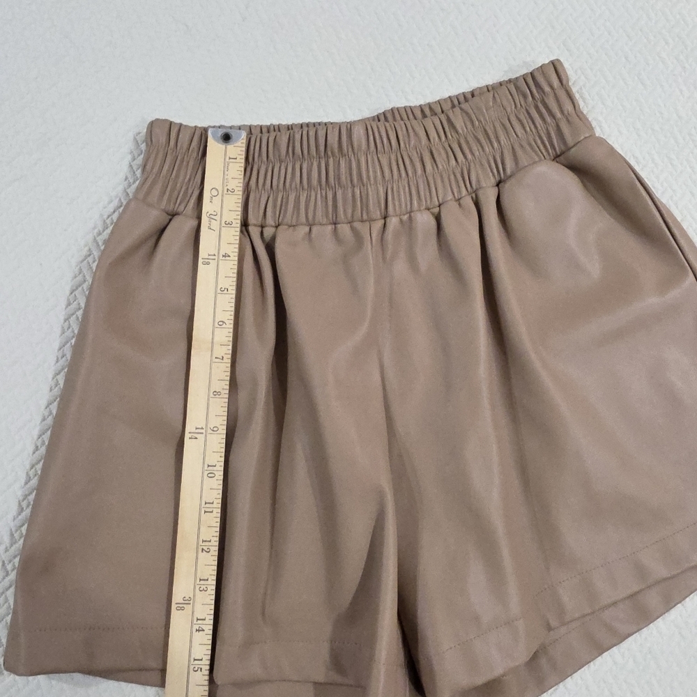 Aaron & Amber Brown Faux Leather Shorts Women's Size Large With Pockets - Picture 4 of 10